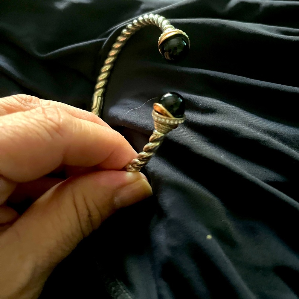 Open clasp silver bracket with onyx beads